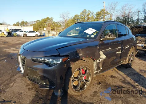 2024 Alfa Romeo Stelvio Ti Awd z USA, uszkodzony, nr VIN ZASPAKBN7R7D70406